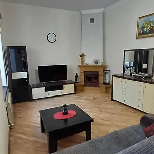  Апартаменты Spacious In Center, Near Nizami St, Fountain Square And Sahil Metro Station Азербайджан